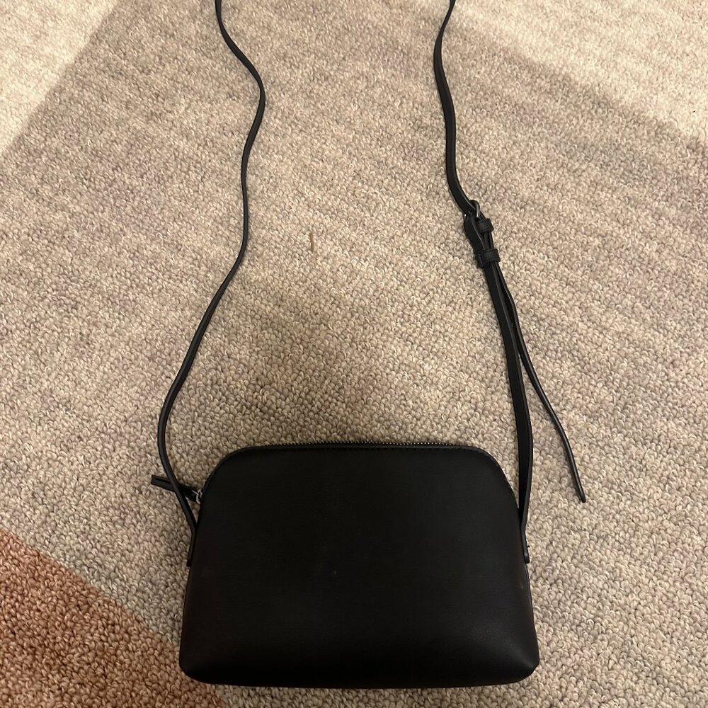 Universal Thread Black Crossbody Purse